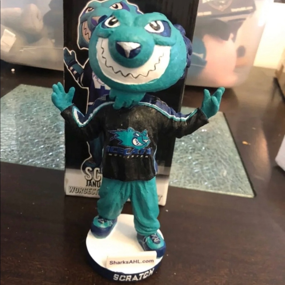 Bobblehead scratch worcester ice cats
